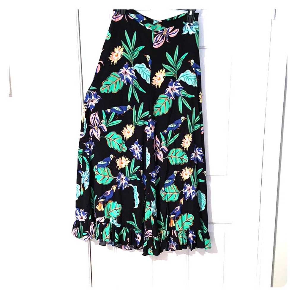 Gaucho style pants with tropical print